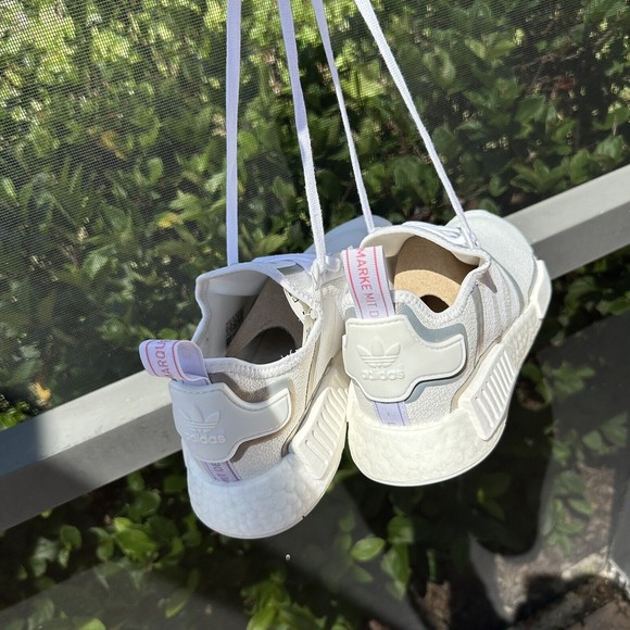 WOMEN'S Adidas Originals NMD R1 White Iridescent FV1797 - Picture 3 of 10